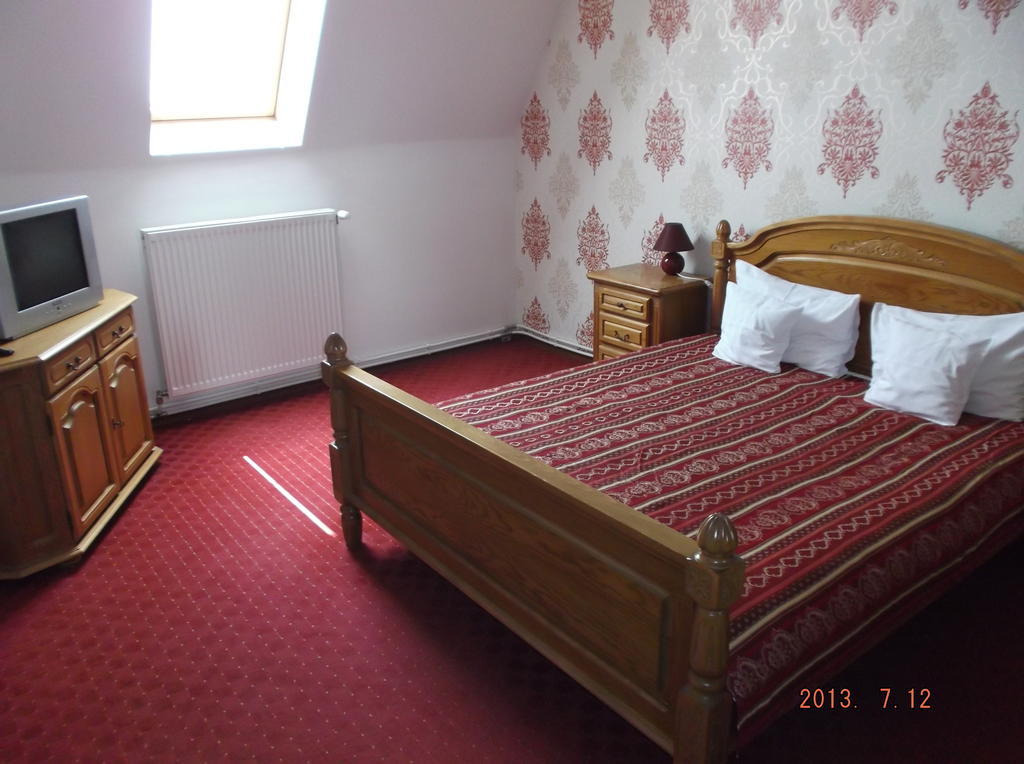 Hotel Melody Satu Mare Habitación foto
